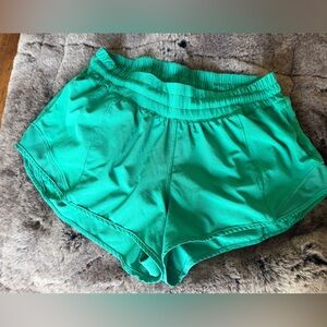 Lululemon Hotty Hot Low-Rise Lined Shorts 2.5” Cascadia Green Size 8